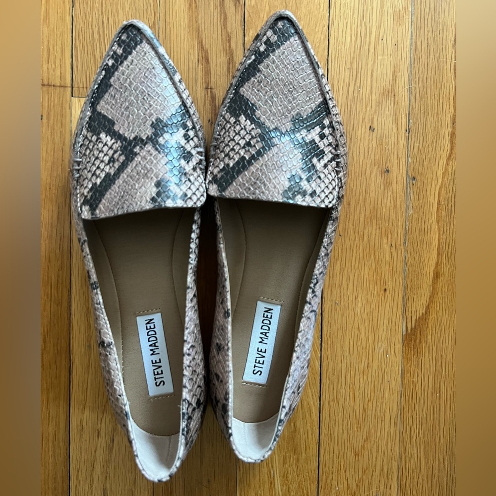 NWOT Steve Madden pointed toe snakeskin flats